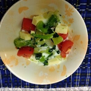ブロッコリーとミニトマトのヨーグルトサラダ